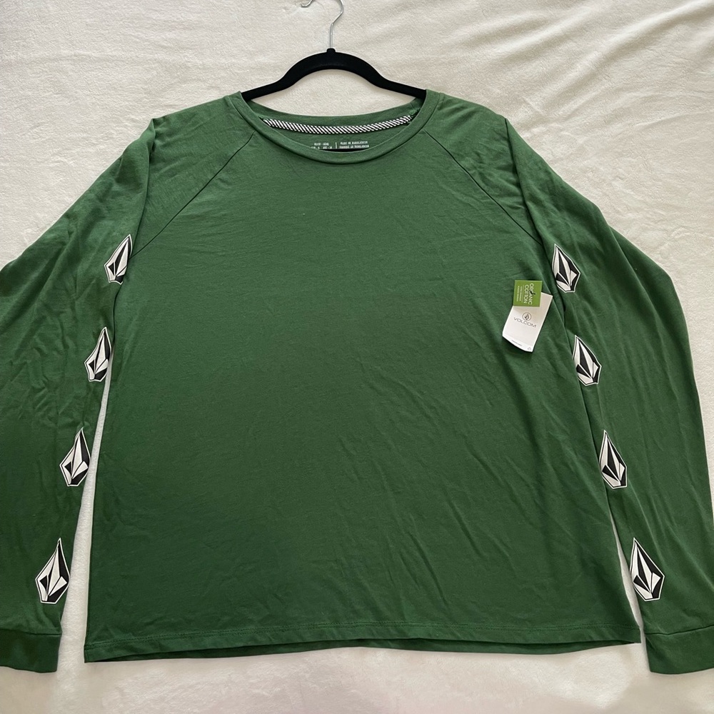 🌊 🌟🌟New🌟Volcom long Sleeve Shirt🌊NWT